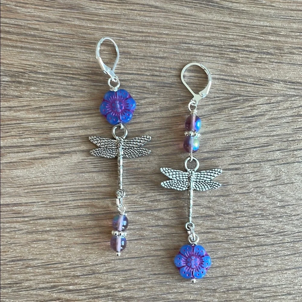 HAND CRAFTED PIERCED EARRINGS DRAGONFLIES FLOWERS PURPLE SILVER Sardine Fish - Picture 6 of 12